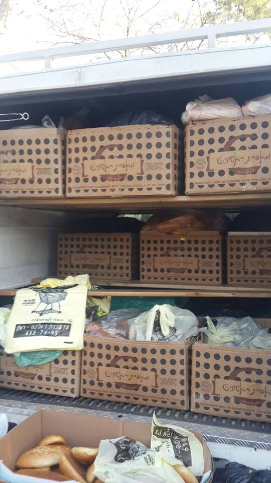 המכל מאורגן, כדי לתת לאנשים מכל טוב (צילום: חן המאירי)